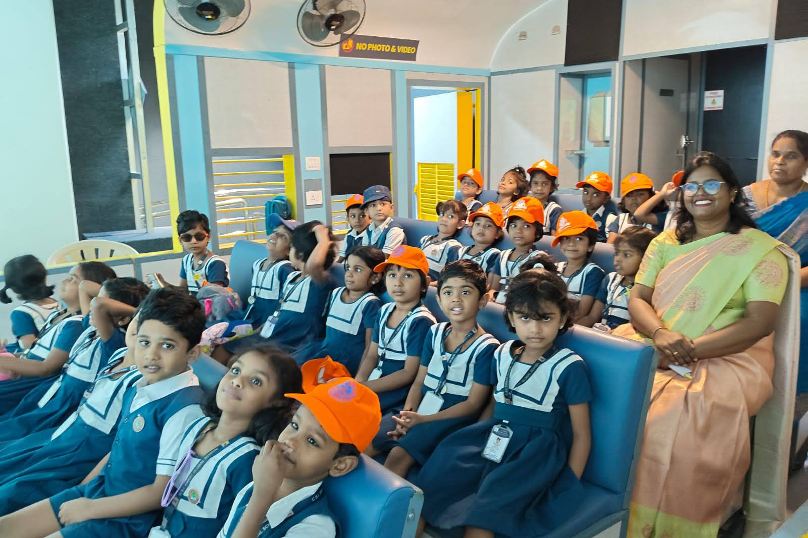 KG FIELD TRIP - KALAIGNARULAGAM