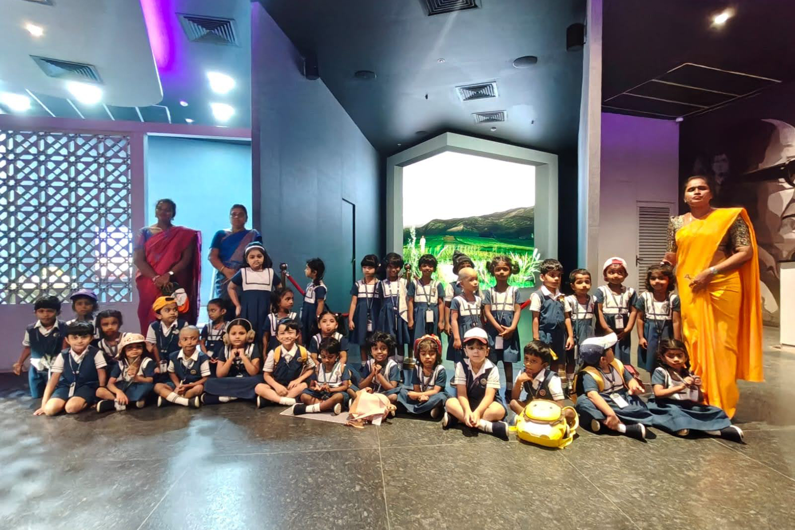 KG FIELD TRIP - KALAIGNARULAGAM